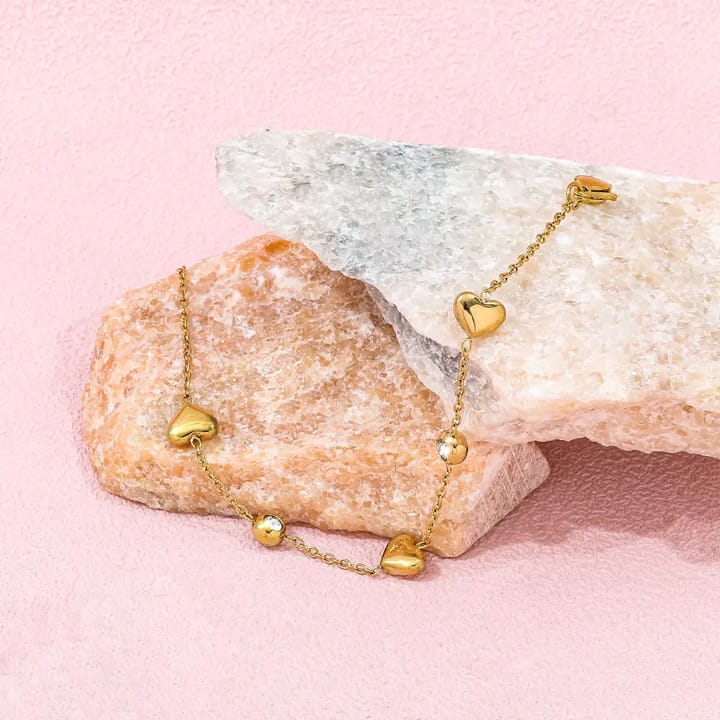 “Golden heart‑beat bracelet with sparkling gems – wear love in every link 💛✨"