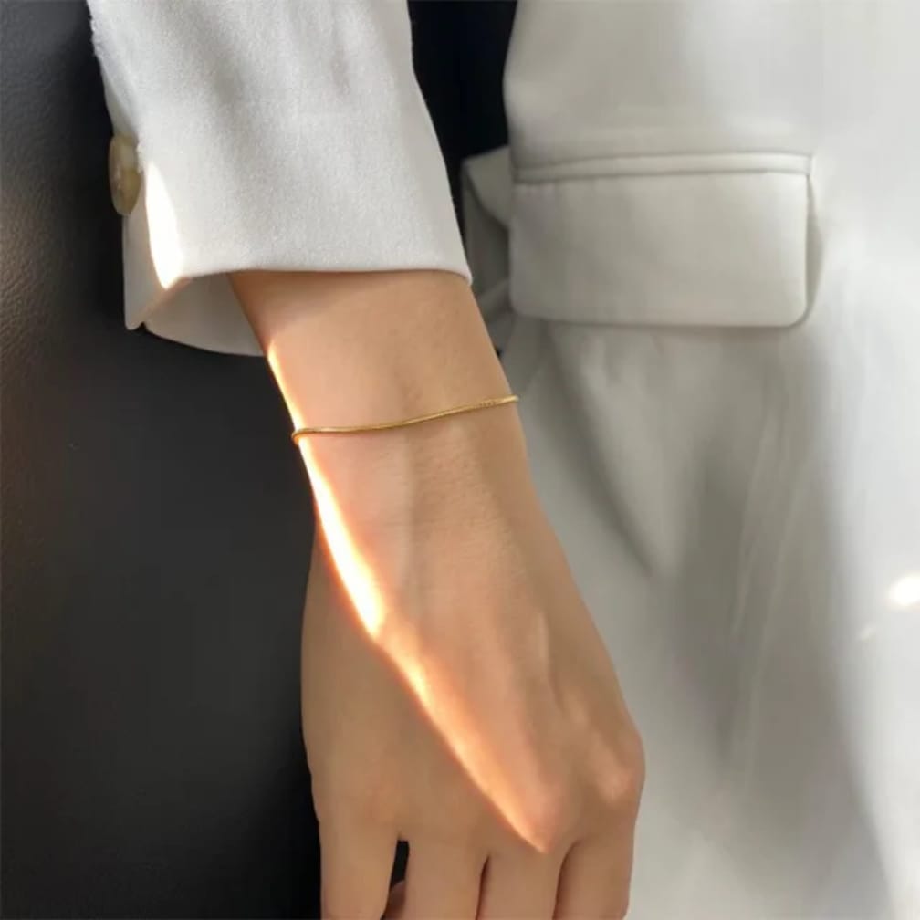 Lightweight feel , luxury look