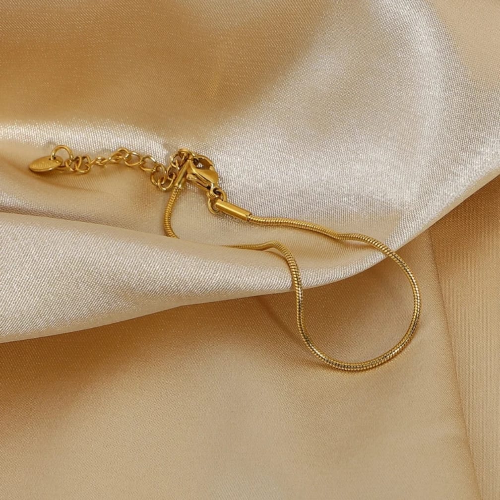 Lightweight feel , luxury look