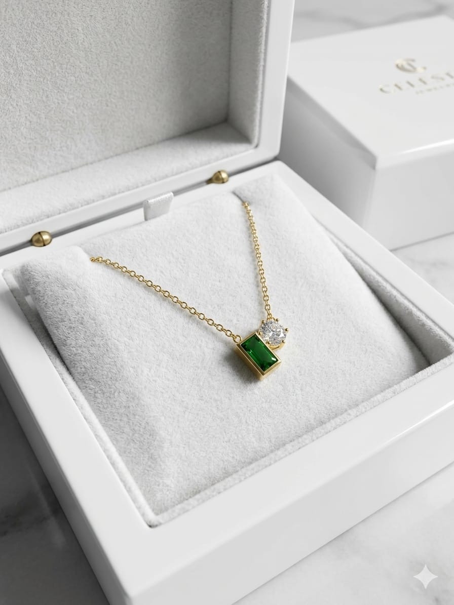 This necklace is the pop of color your collection needed 💚