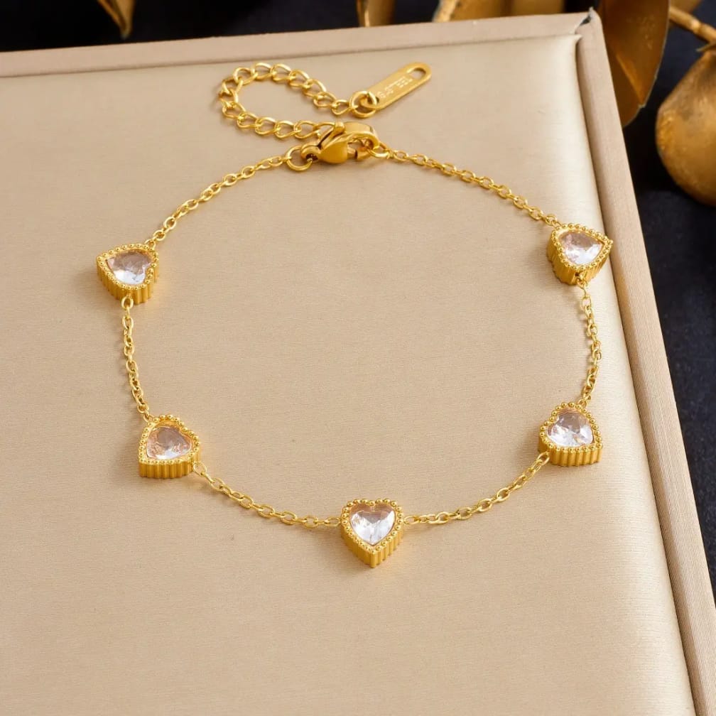 “Elegance in every link, a bracelet that speaks volumes"✨💎