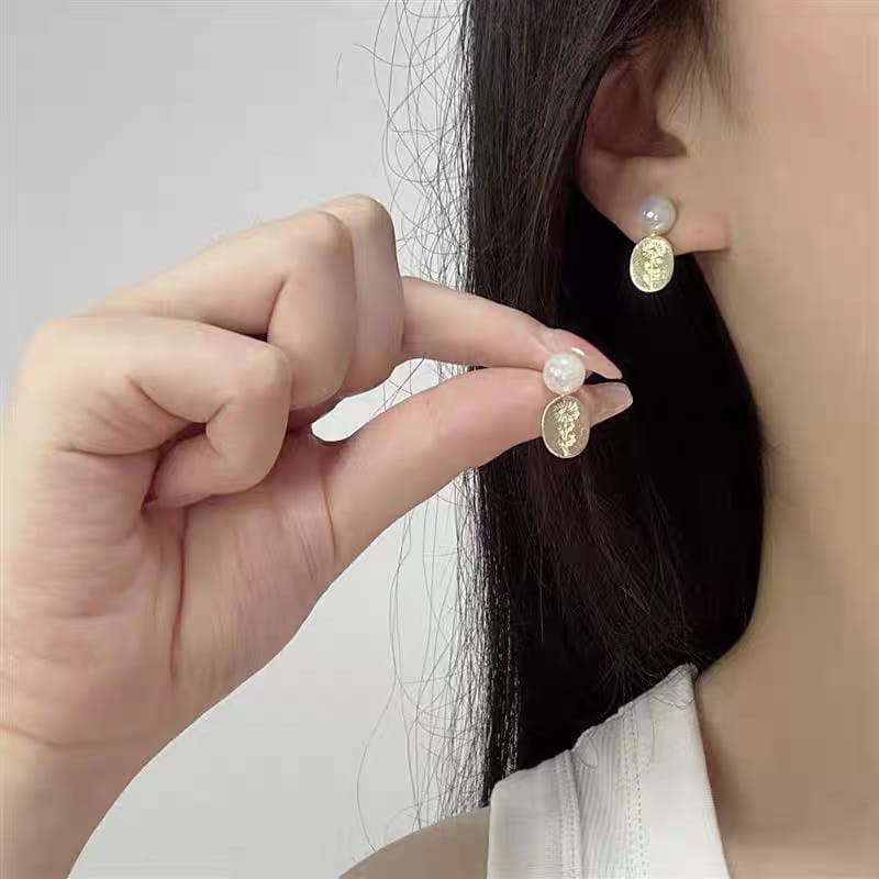 You found earrings that go with everything 🤍