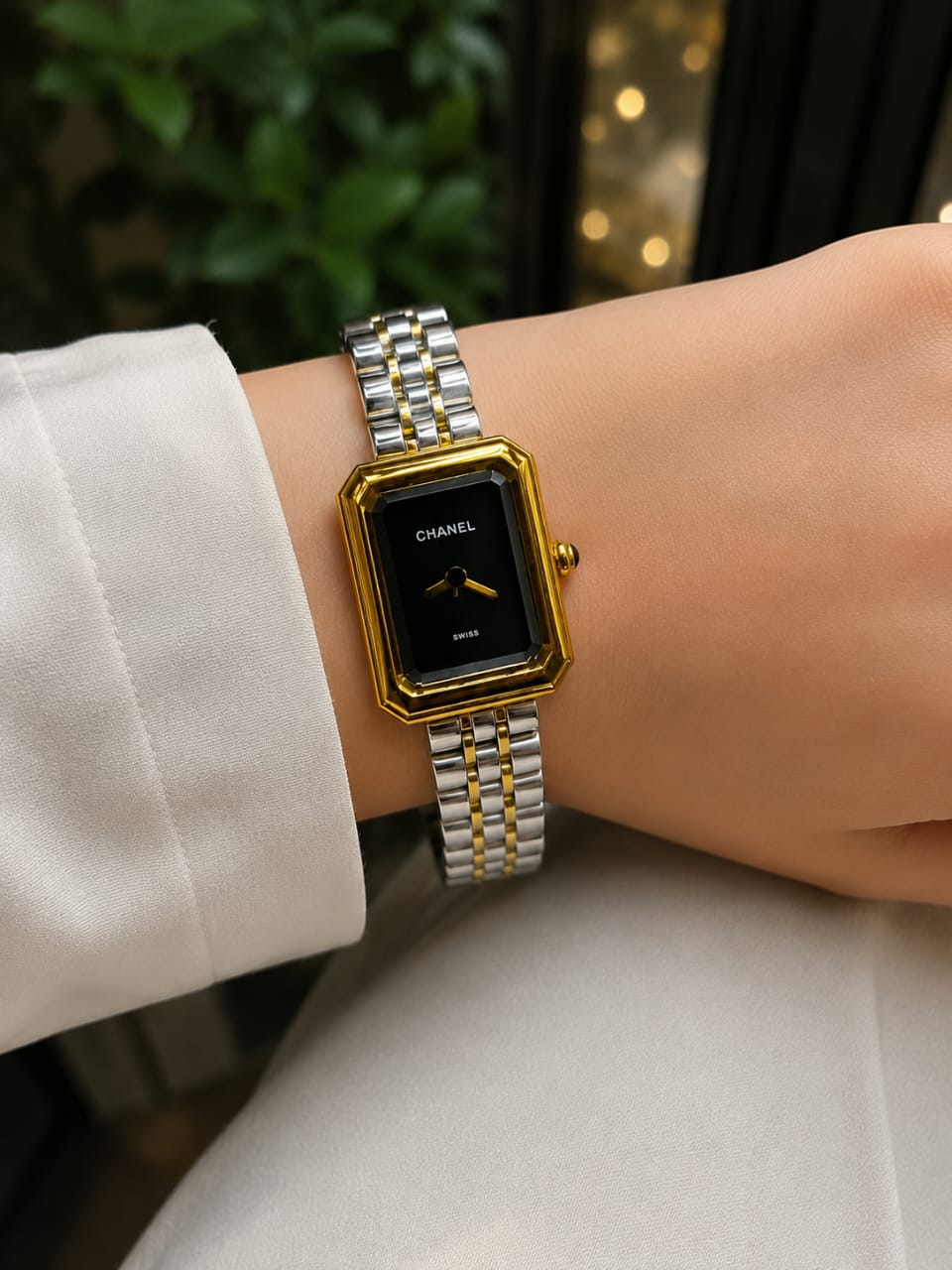 These square gold-tone watches are giving old money + power boss vibes ✨