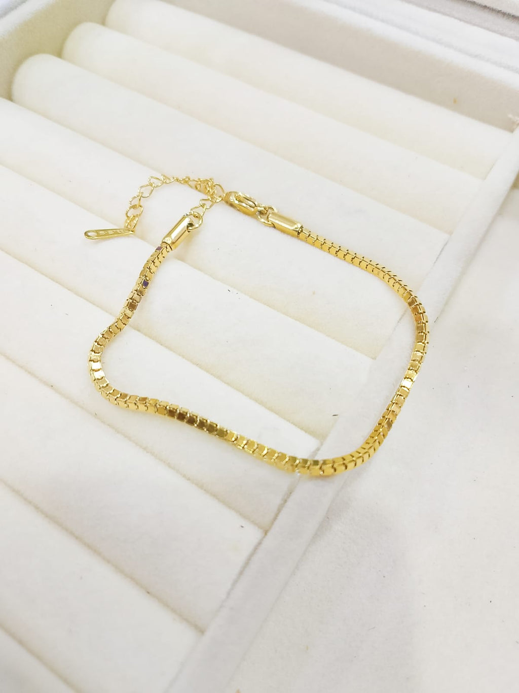 “Simplicity, refined ✨ This gold chain bracelet is the everyday elegance your wrist deserves"