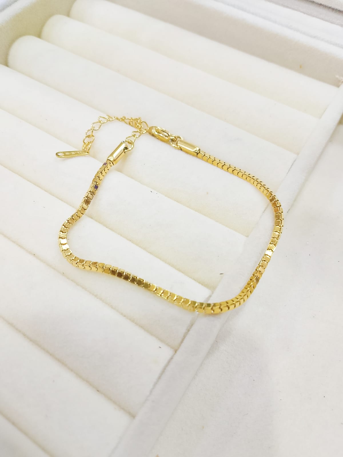 “Simplicity, refined ✨ This gold chain bracelet is the everyday elegance your wrist deserves"
