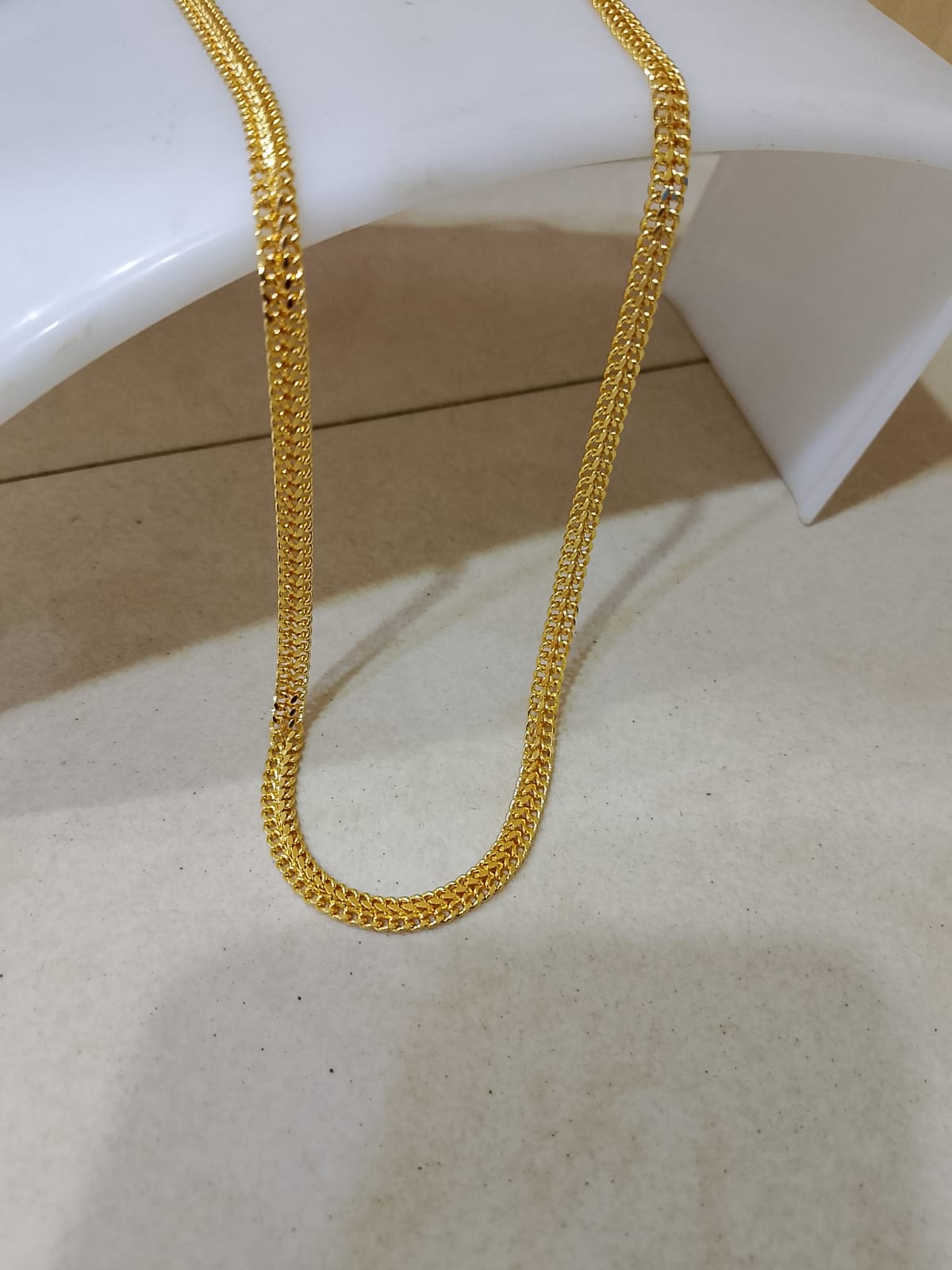 Heavy shine. Zero Weight  
Flat gold Franco chain with mirror shine and tight links❤️