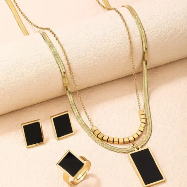 Minimal But Make it Luxury💫 Stainless Steel Locket Set
