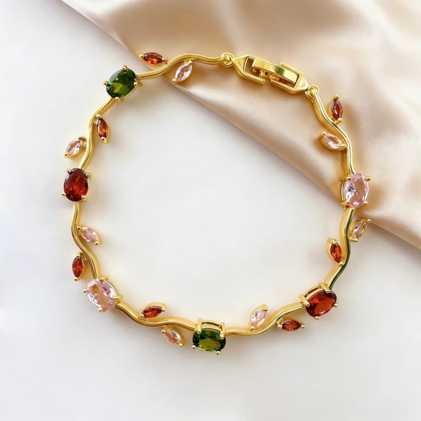 Tulip bracelet 🌷 Minimal, feminine, everyday luxe.