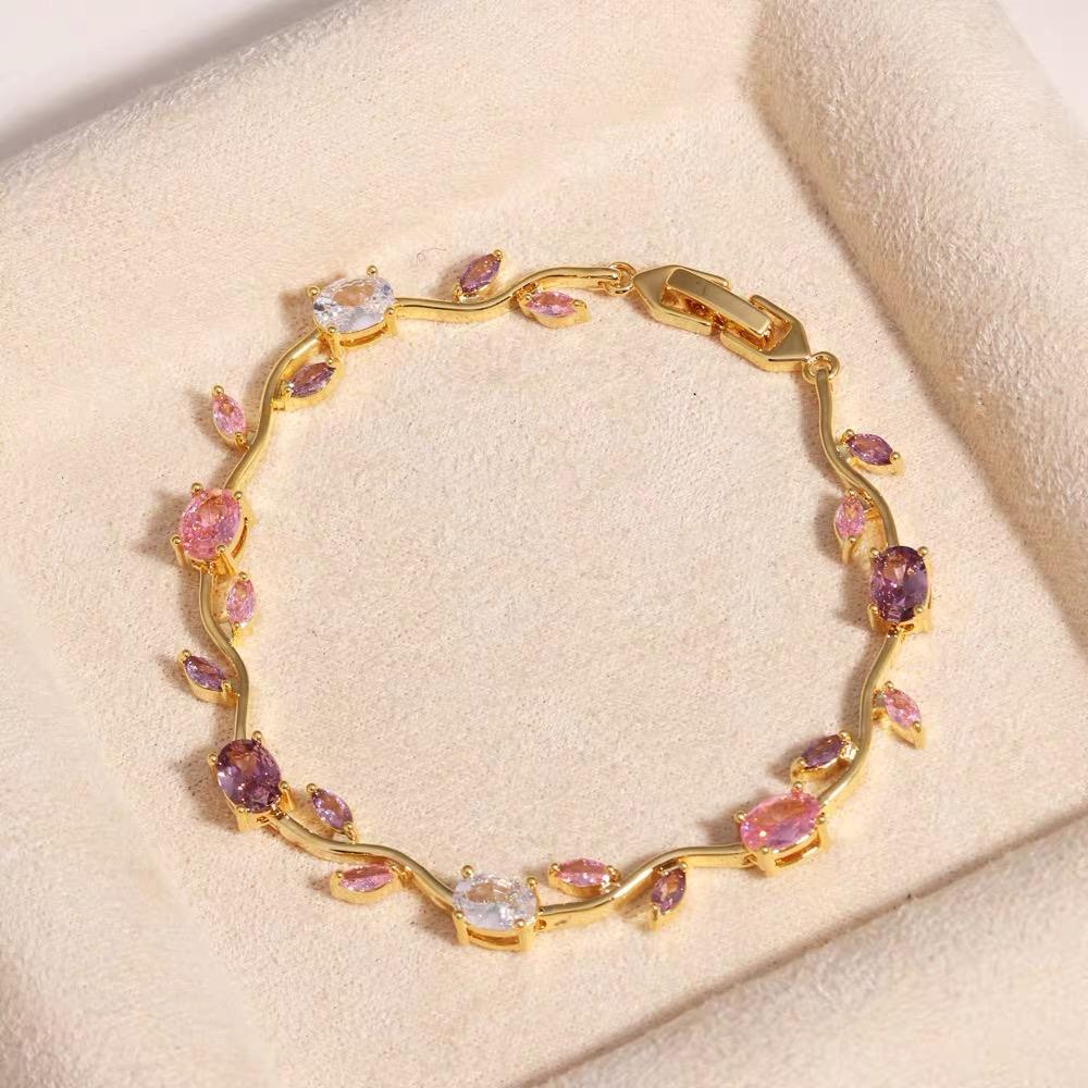 Tulip bracelet 🌷 Minimal, feminine, everyday luxe.