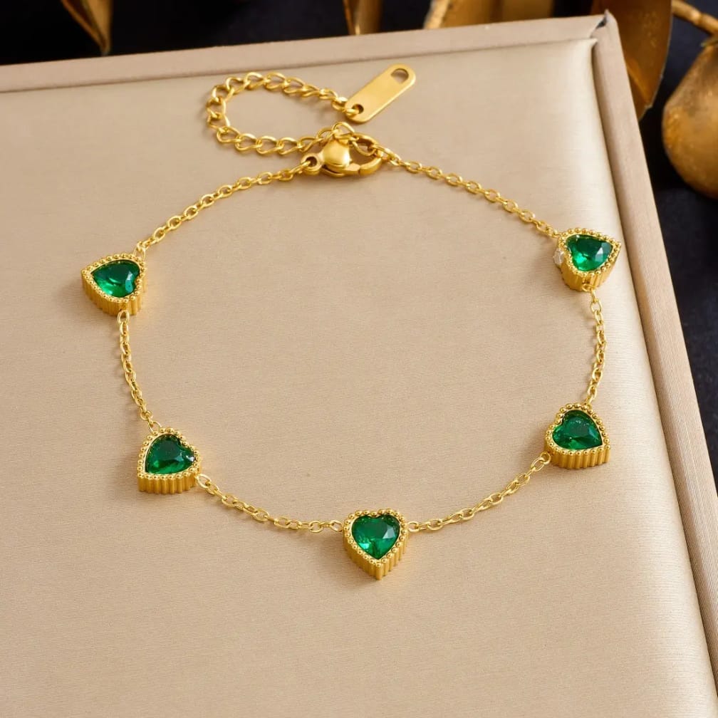 “Elegance in every link, a bracelet that speaks volumes"✨💎