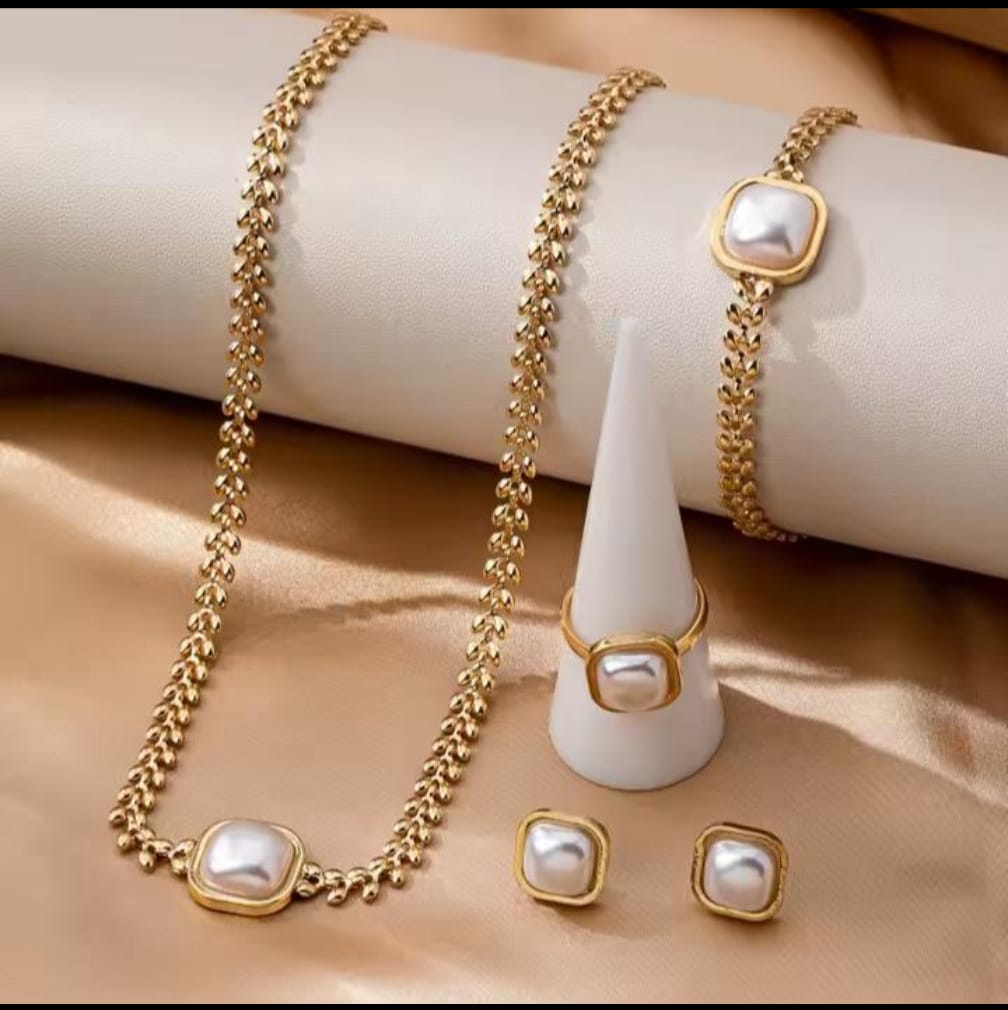 Pearls that speaks luxury...stainless steel locket set