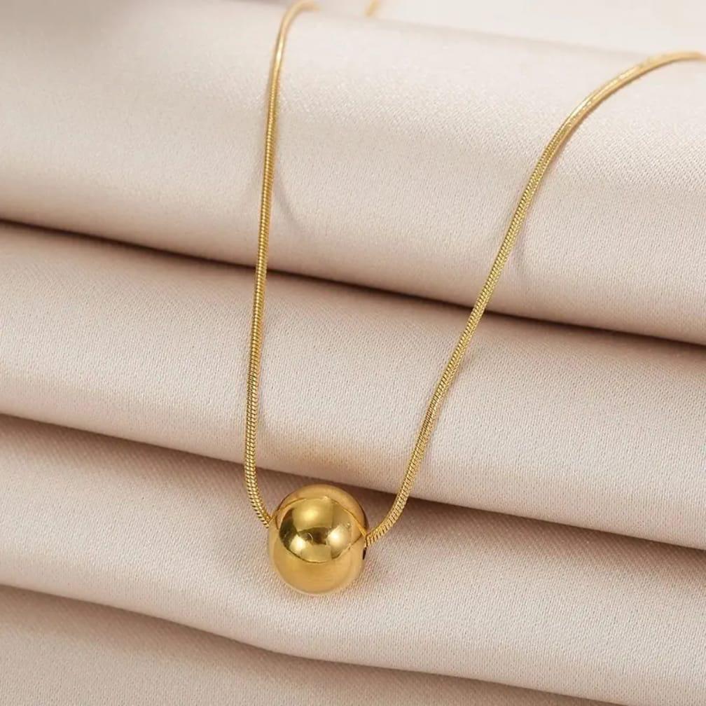 “Proof that simple is stunning ✨ One golden sphere, endless elegance"