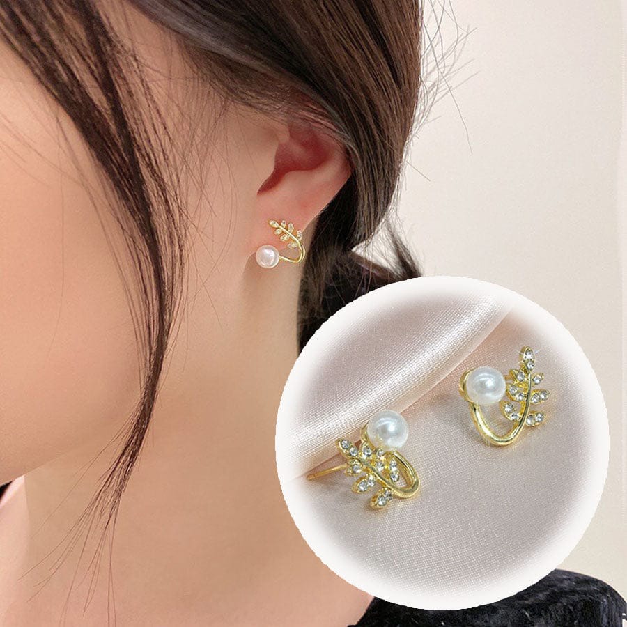 “Elegant leaf‑shaped earrings with sparkling zirconia and a classic pearl drop ✨— timeless chic for every occasion.”