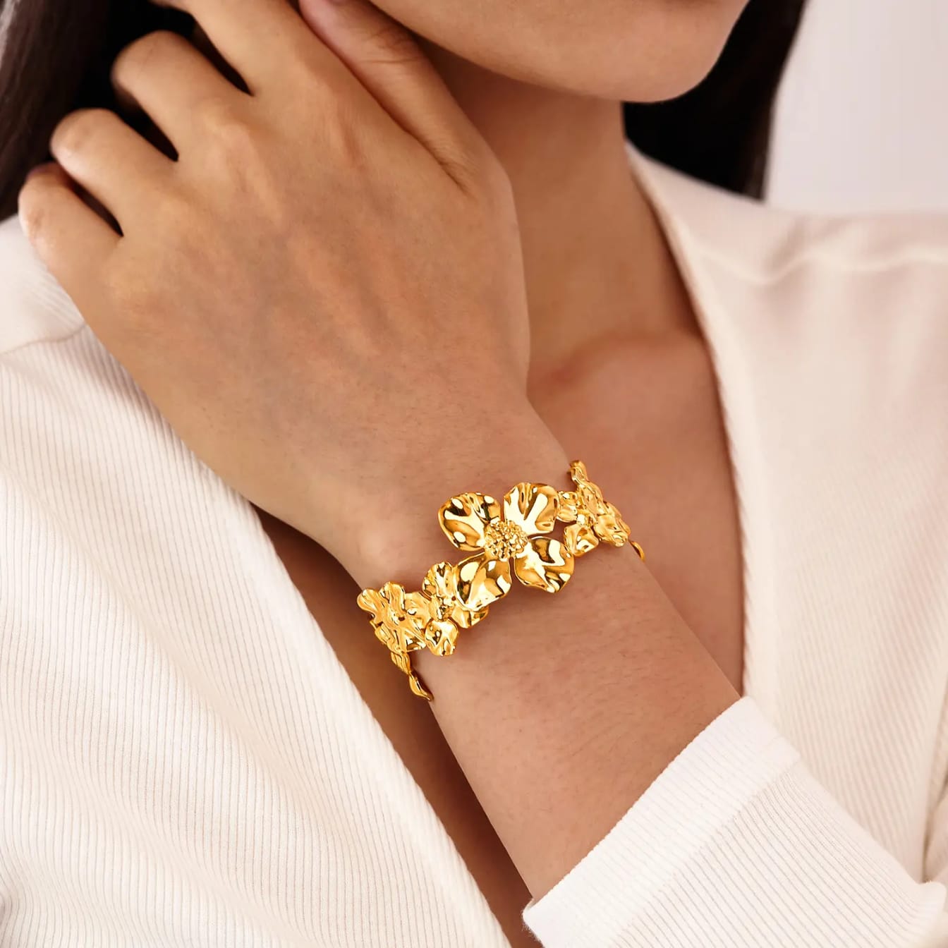 One cuff,Full glam🌸chunky floral cuff with real dimension and shine