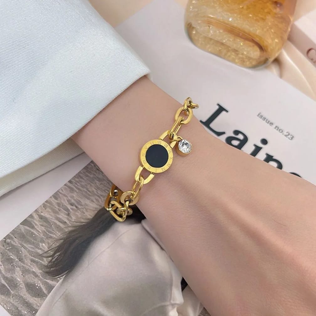 Heavy on style , light on your wrist 💥 Stainless Steel bracelet