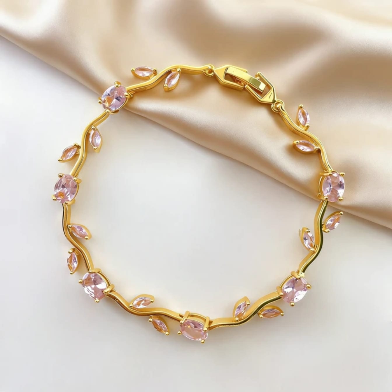 Tulip bracelet 🌷 Minimal, feminine, everyday luxe.